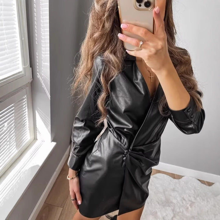 Damen Wickel-Kunstleder-Minikleid mit Hemdkragen, geraffter Taillenpartie und Manschetten Echo Archiv
