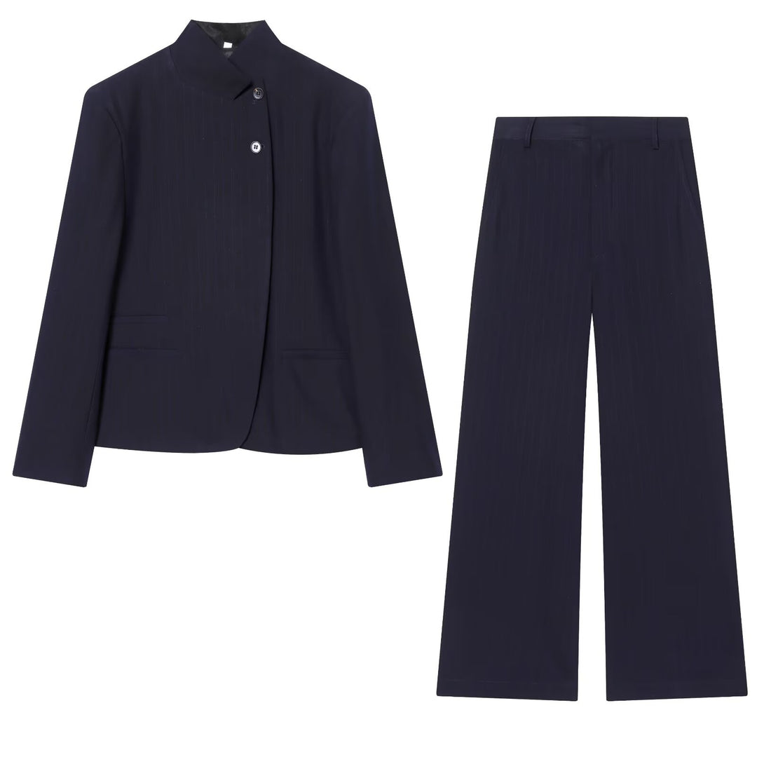 Damen Minimalistischer Kurzblazer mit Stehkragen und verdeckter Zweiknopf-Leiste Echo Archiv