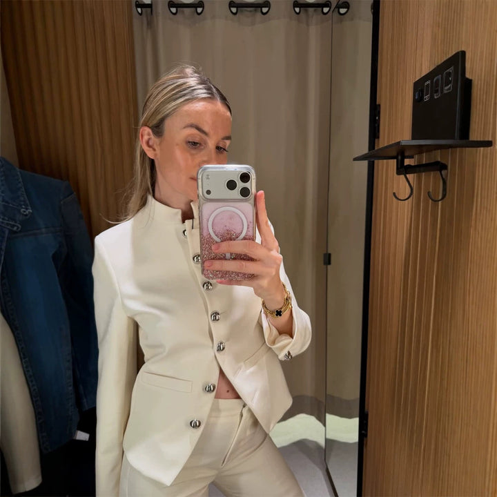 Damen Taillierter Blazer mit Stehkragen und silbernen Schmuckknöpfen Echoarchiv