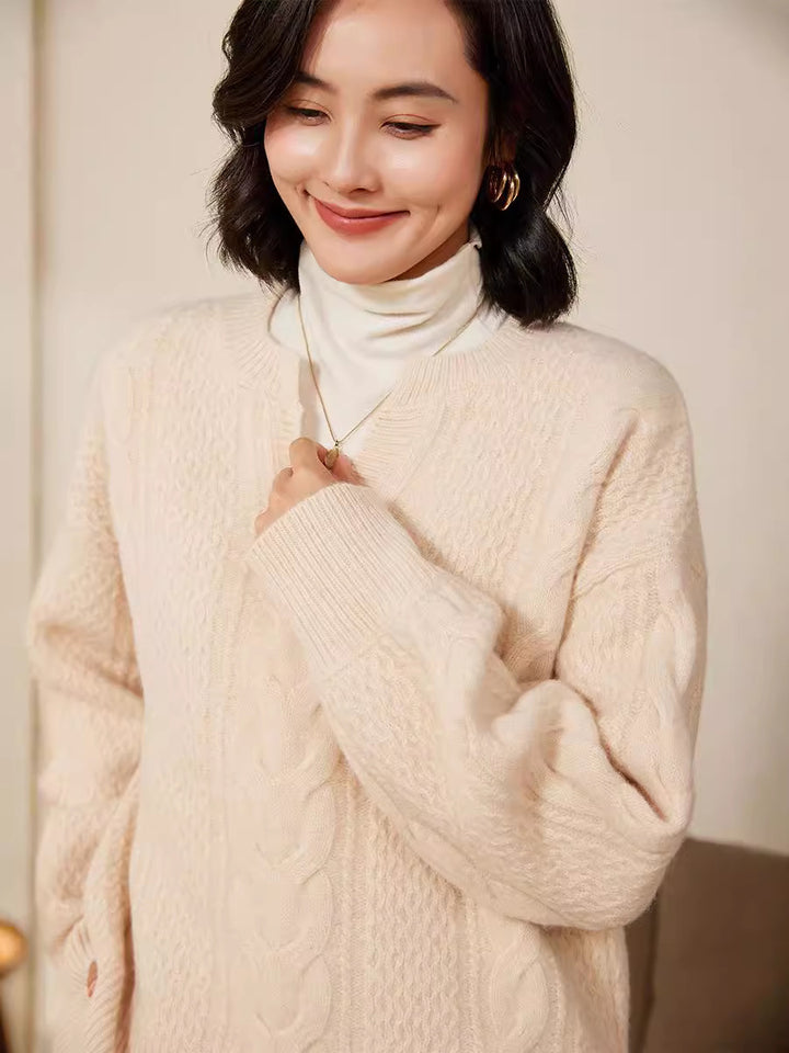 Damen Oversize Zopfstrick-Pullover mit V‑Einsatz und kaschmirähnlicher Weichheit Echoarchiv