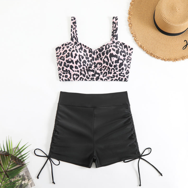 Damen Bikini-Set mit asymmetrischem Oberteil und sportlichen Shorts Echo Archiv