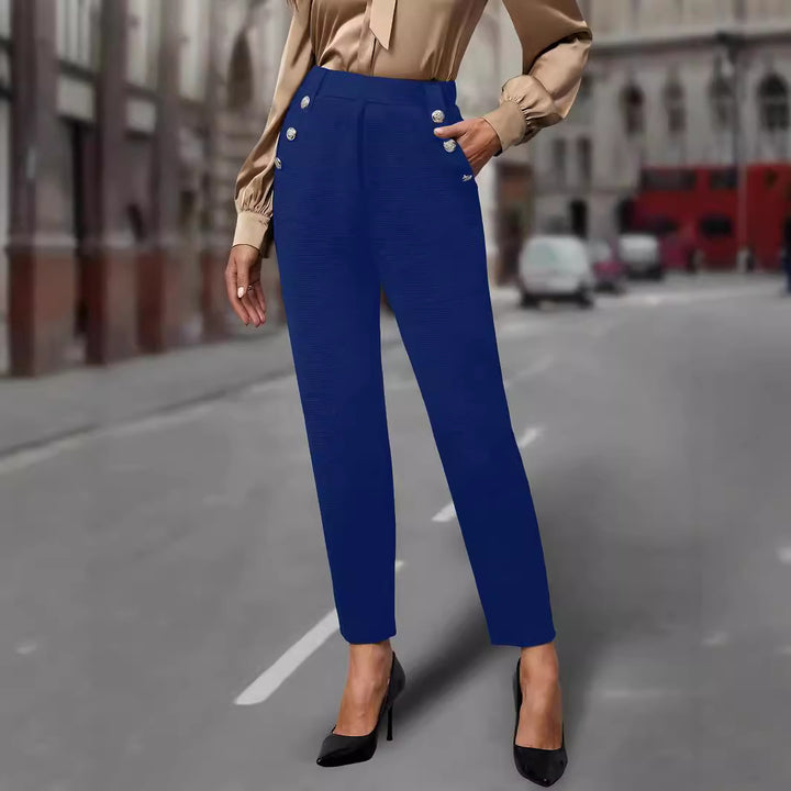 Damen Hochtaillierte Bundfaltenhose mit Zierknöpfen und schmalem Knöchelschnitt – Avérine