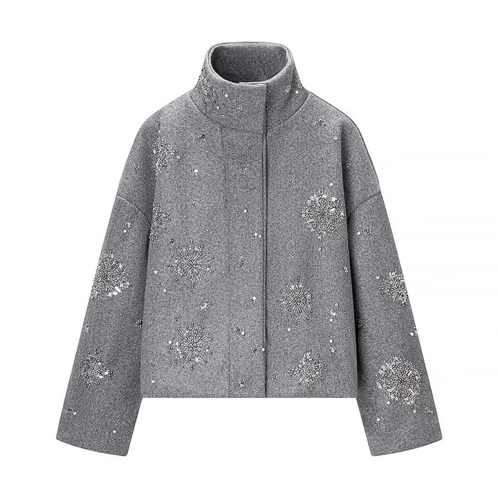 Damen boxy Kurzjacke mit hohem Stehkragen und funkelnder Perlen‑ und Paillettenstickerei – Célinea