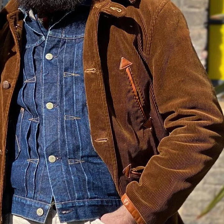 Herren cordjacke mit praktischem Taschen-Detail und Knopfverschluss Echoarchiv