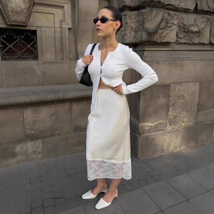 Damen eleganter Satin-Rock mit floralen Spitzenakzenten Echo Archiv