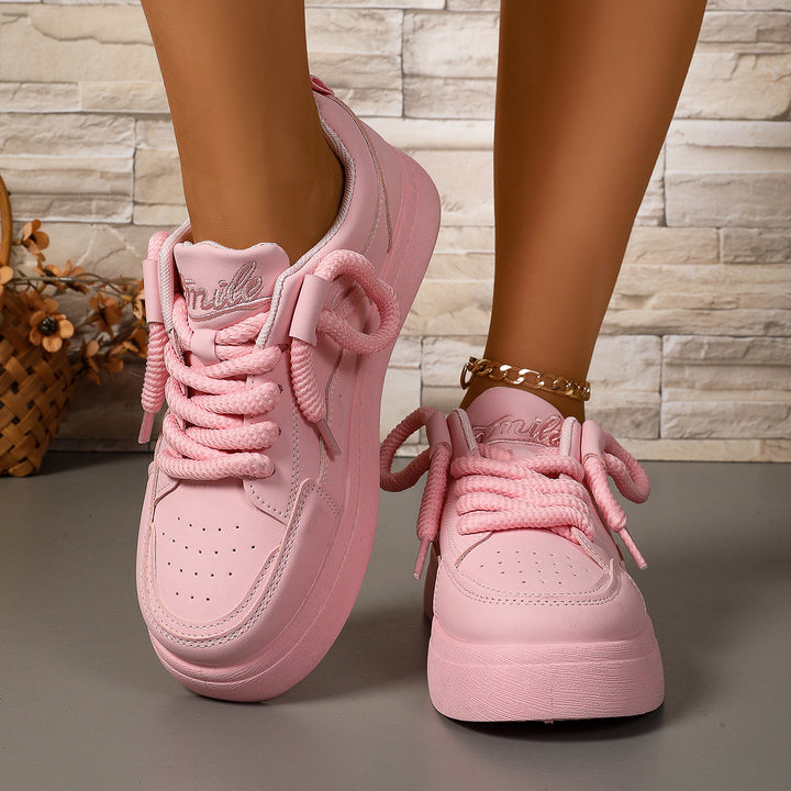 Damen Plateau-Sneaker mit dicker Laufsohle, übergroßen Schnürsenkeln und gepolstertem Knöchelbereich – Névara
