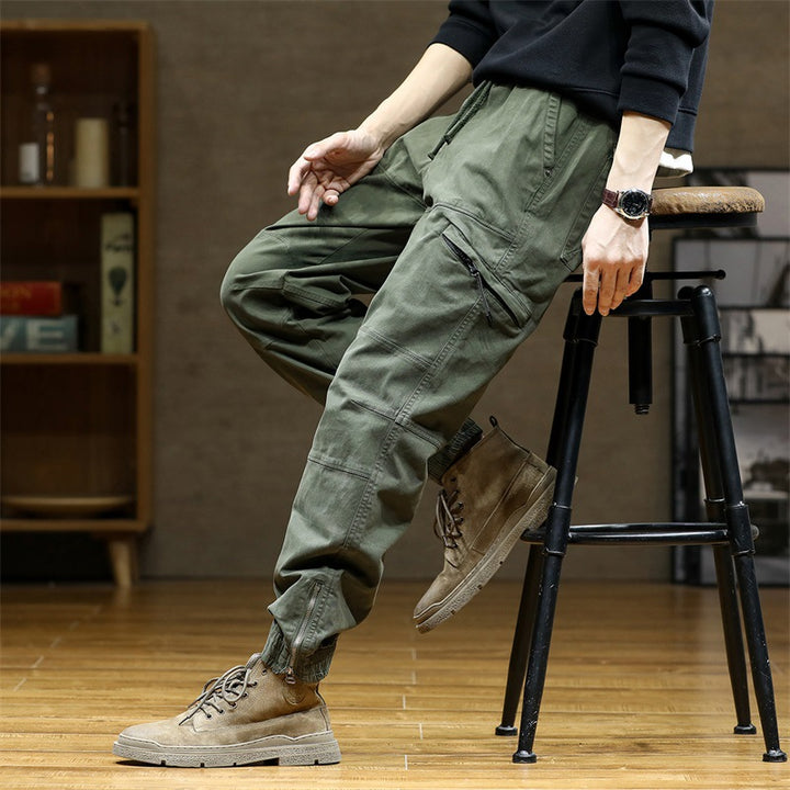Herren Cargo-Joggerhose im Utility‑Stil mit ergonomischen Kniepaneelen und Reißverschluss‑Knöchel Echo Archiv