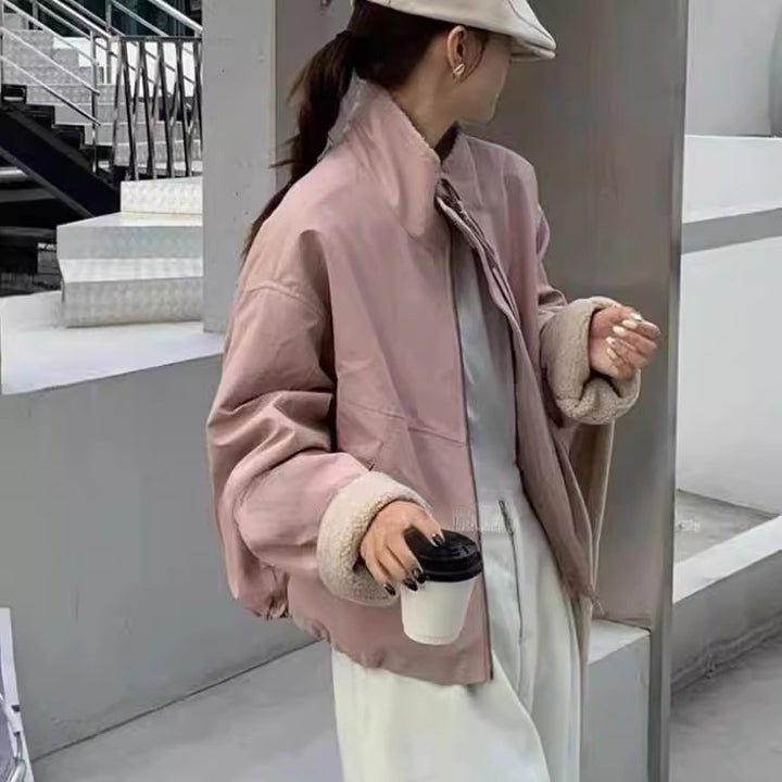 Damen Kurze Oversize Bomberjacke mit Teddyfutter an Bündchen und Stehkragen – Avenza