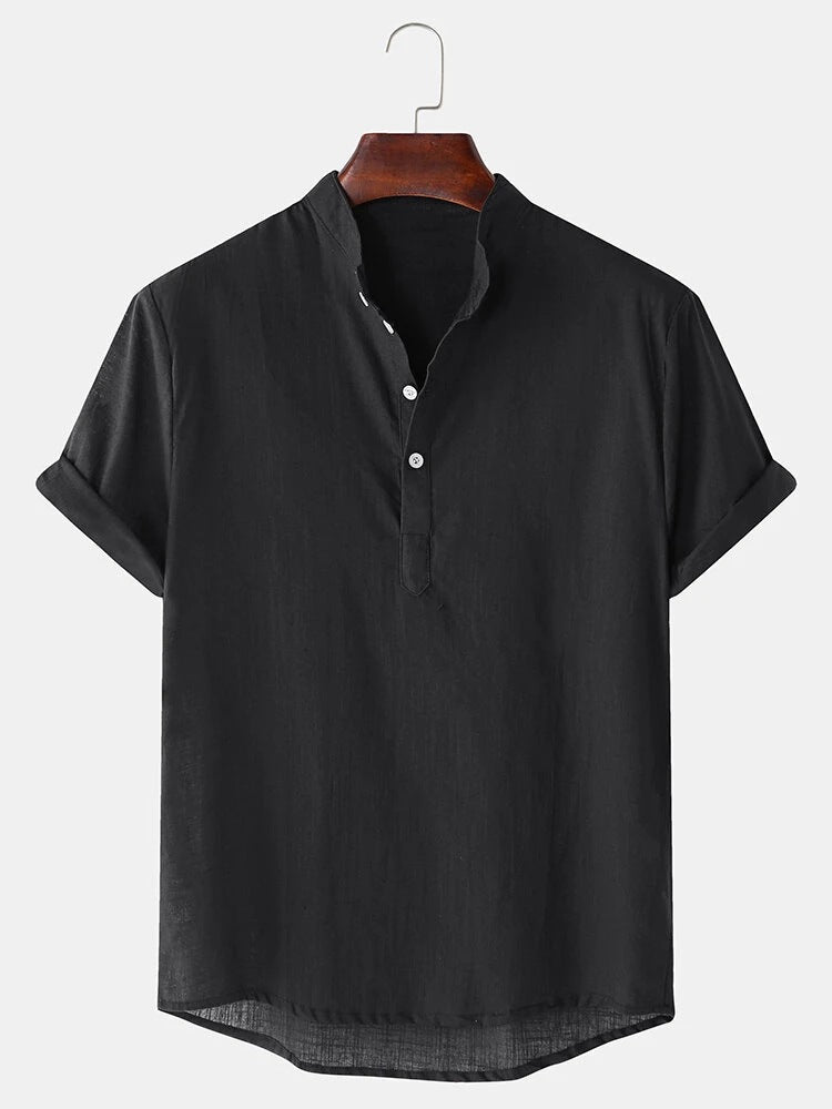 Herren Kurzarmhemd mit innovativem Henley-Ausschnitt und fließendem Material Echoarchiv