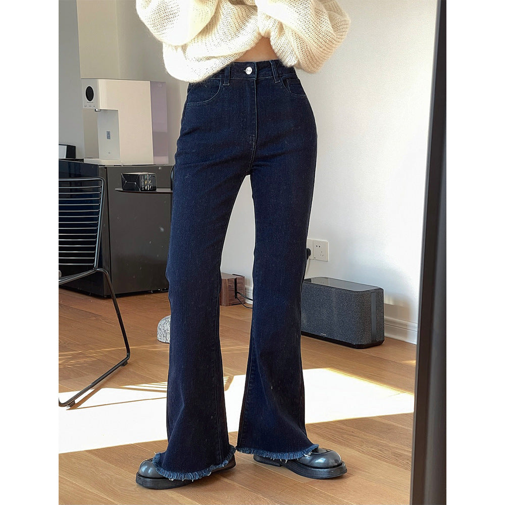 Damen High‑Waist Schlagjeans mit leichtem Bootcut und fransigem Saum Echoarchiv
