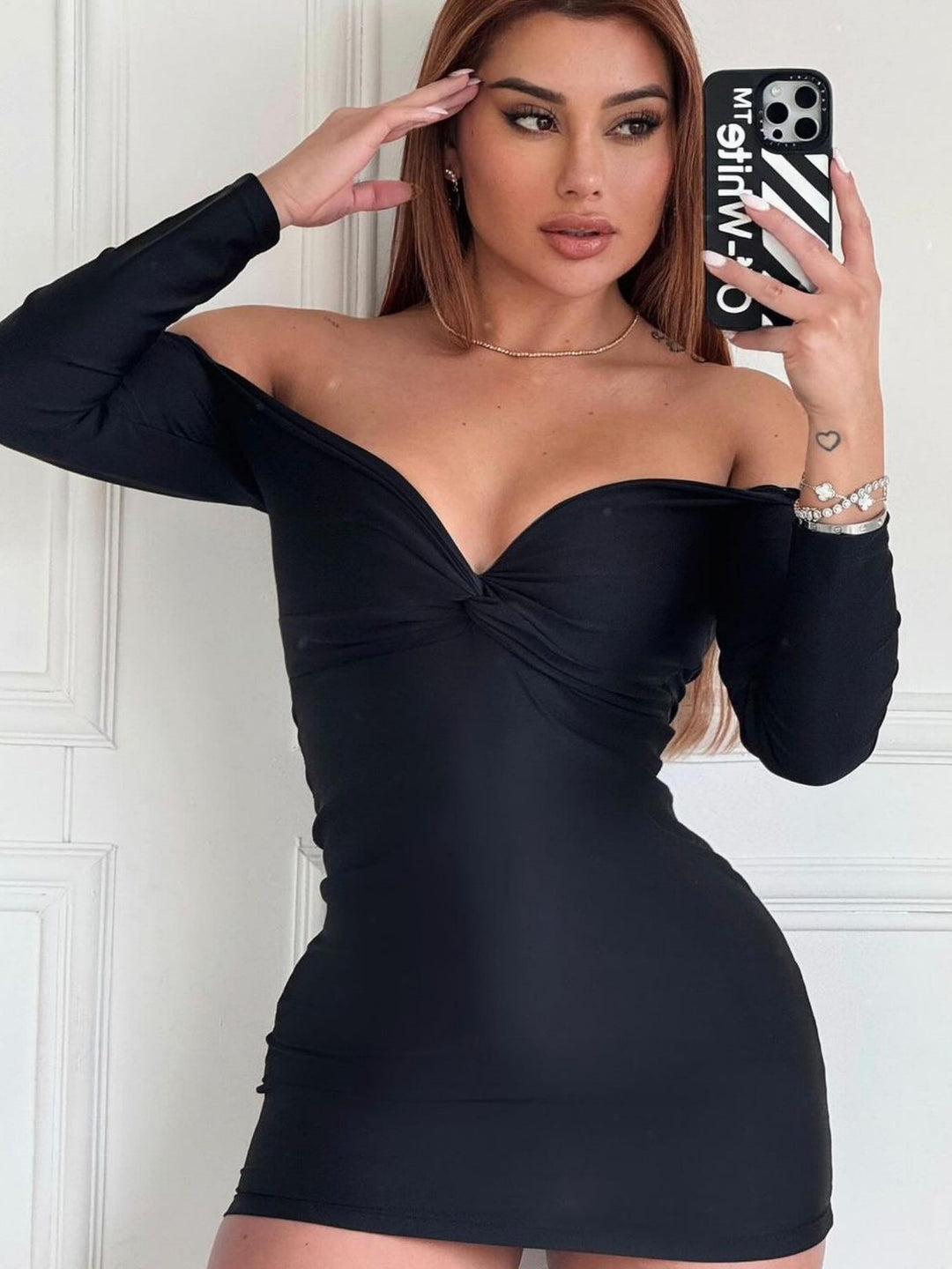 Damen Figurbetontes Kleid mit Off-Shoulder Design und Wickeloptik Echo Archiv