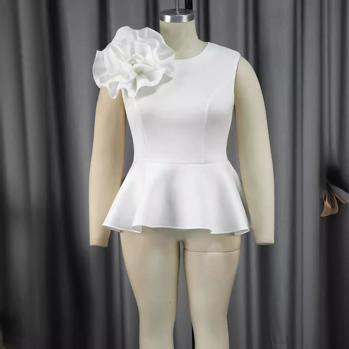 Damen elegantes Oberteil mit femininem Rüschensaum und auffälligem Blumenapplikation Echo Archiv
