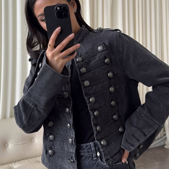 Damen Kurz-Jeansjacke mit Paradeborte und Zierknopfleiste Echoarchiv