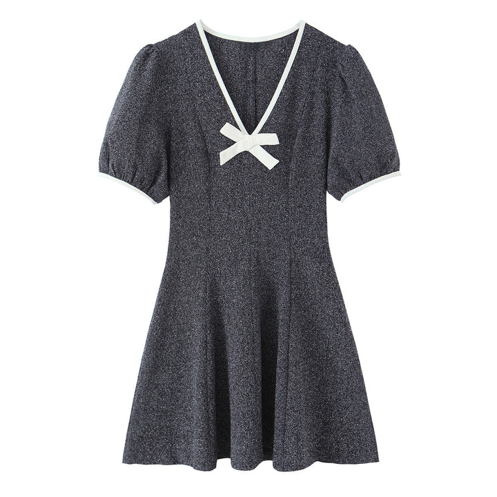 Damen Kurzarm Kleid mit eleganter Schleifenapplikation und V-Ausschnitt Echo Archiv
