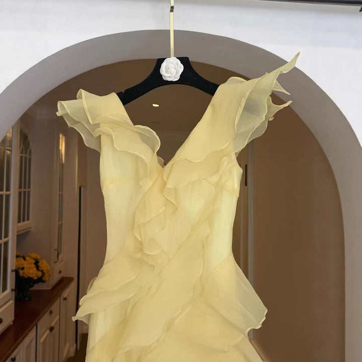 Damen Maxi-Kleid mit elegantem Wasserfall-Rüschendesign und off-shoulder Trägern Echo Archiv