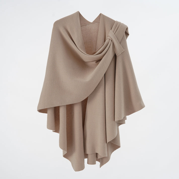 Damen Kapuzenponcho aus Feinstrick mit asymmetrischem Saum – Avérine