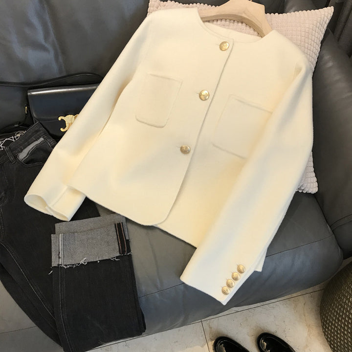 Damen Stilvolle Kurzjacke mit Knopfdetails Echoarchiv