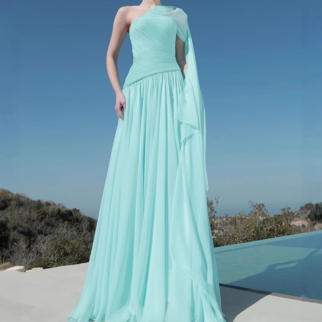 Damen Maxi-Kleid mit asymmetrischem Ausschnitt und fließendem Stoff Echo Archiv