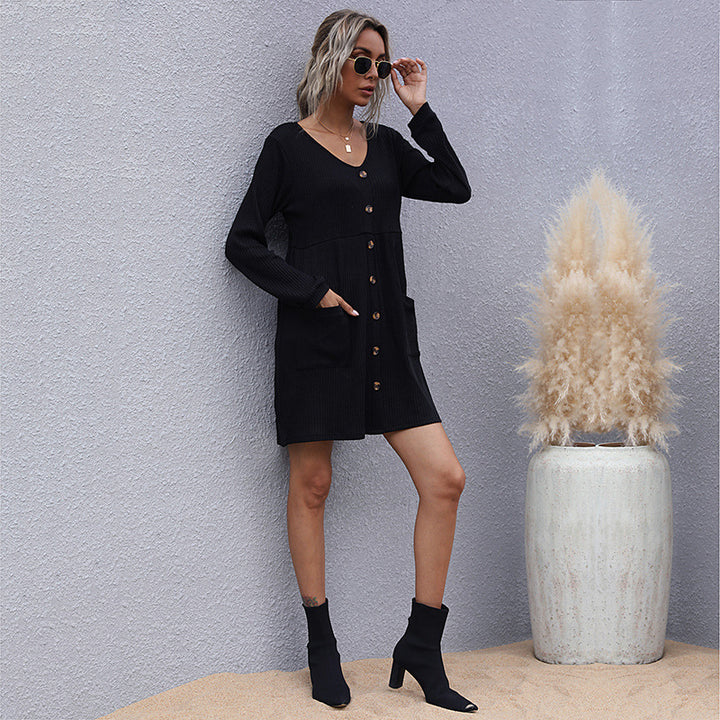 Damen Strick-Kurzkleid mit V‑Ausschnitt, Knopfleiste und Eingrifftaschen Echoarchiv