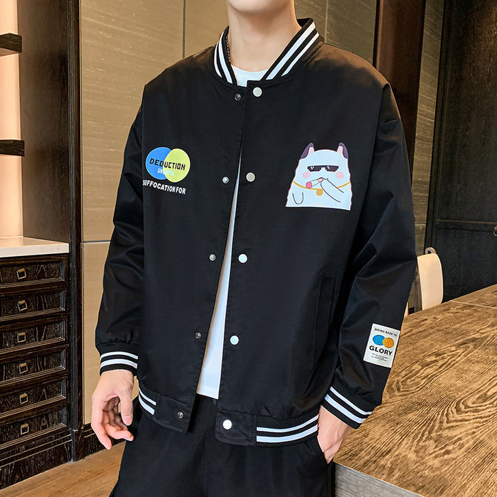 Herren Lässige College‑Bomberjacke im Windbreaker‑Stil mit Cartoon‑Patch und gestreiften Rippbündchen – Brevano