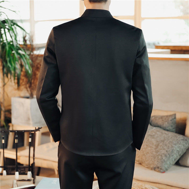 Herren nan asiatisch inspirierte Mandarinjacke mit Stehkragen, Knotenknopfleiste und tonalem Stick-Emblem Echo Archiv