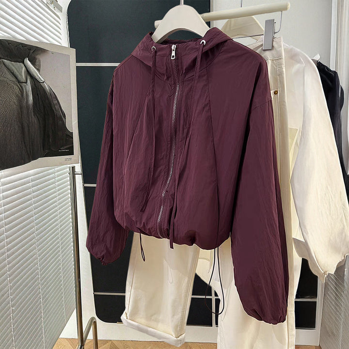 Damen leichtgewichtige Kapuzen-Übergangsjacke mit Tunnelzugbündchen und Ballonärmeln – Célinea