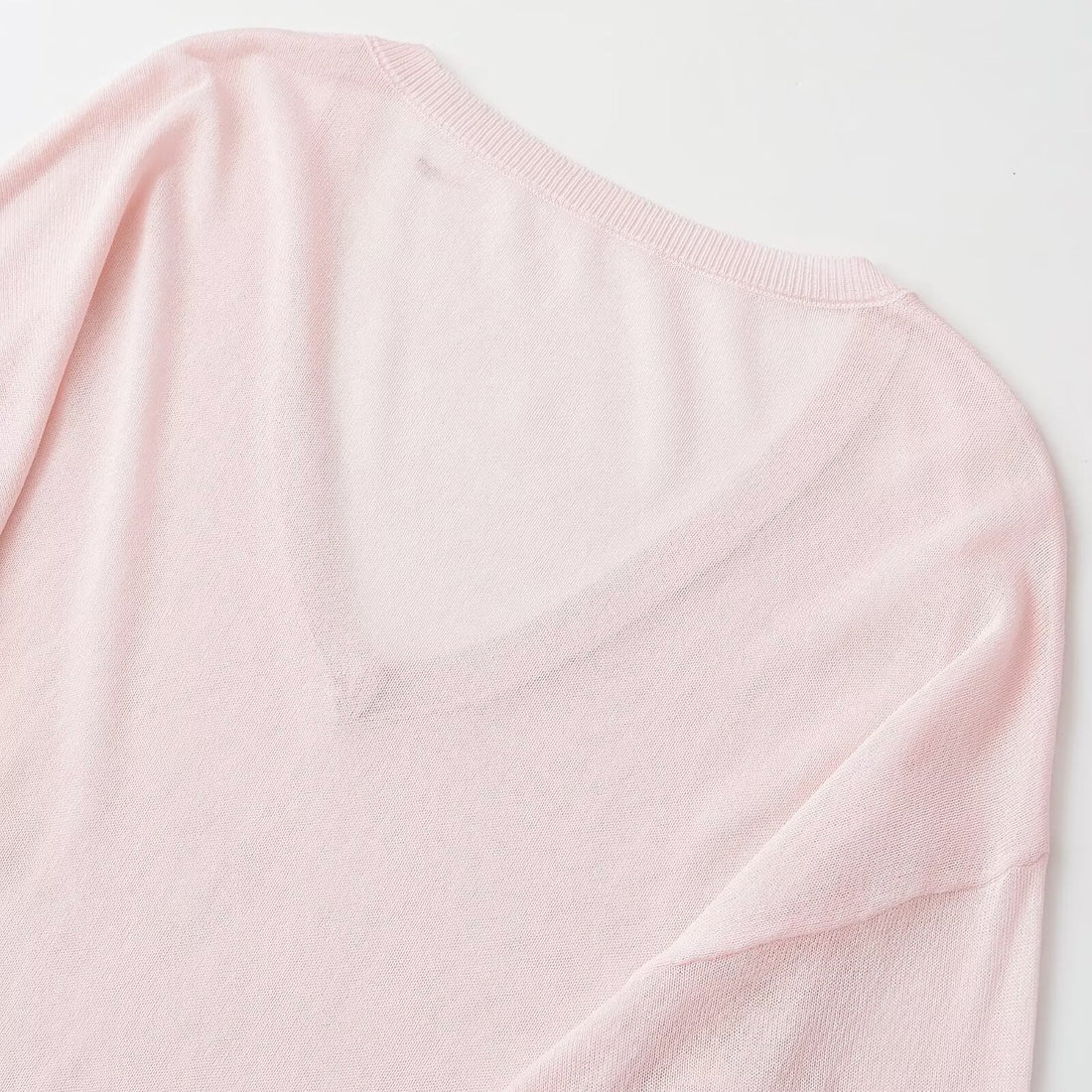 Damen Oversize-Feinstrickpullover mit tiefem V-Ausschnitt und gerippten Bündchen Echoarchiv