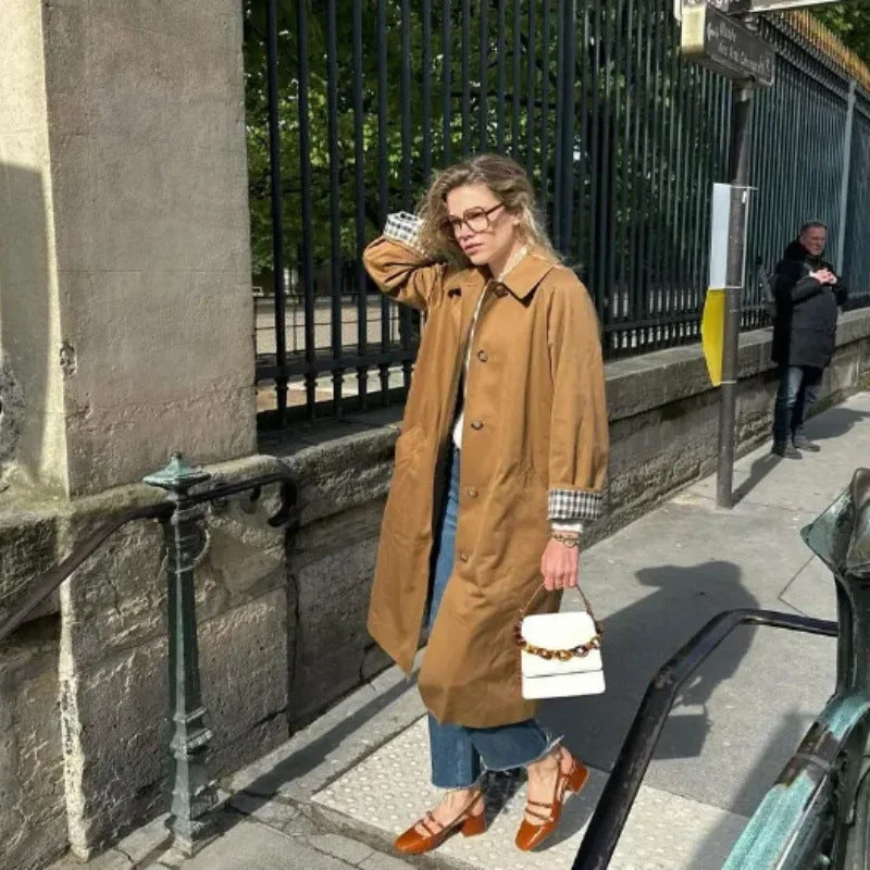 Damen 400+ lang geschnittener Trenchcoat mit Raglanärmeln und verdeckter Knopfleiste Echo Archiv