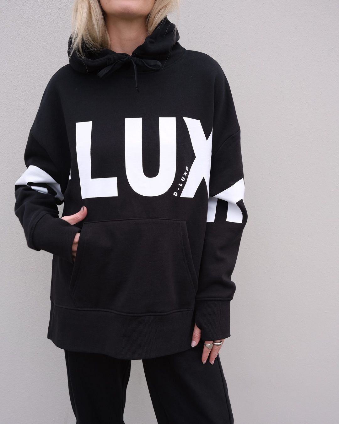 Damen Oversized Kapuzenpullover mit markantem Logoprint, Kängurutasche und Seitenschlitzen Echoarchiv
