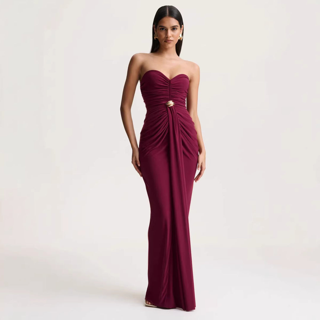 Damen Elegantes und figurbetontes Abendkleid mit gerafftem Design und schimmerndem Detail Echo Archiv