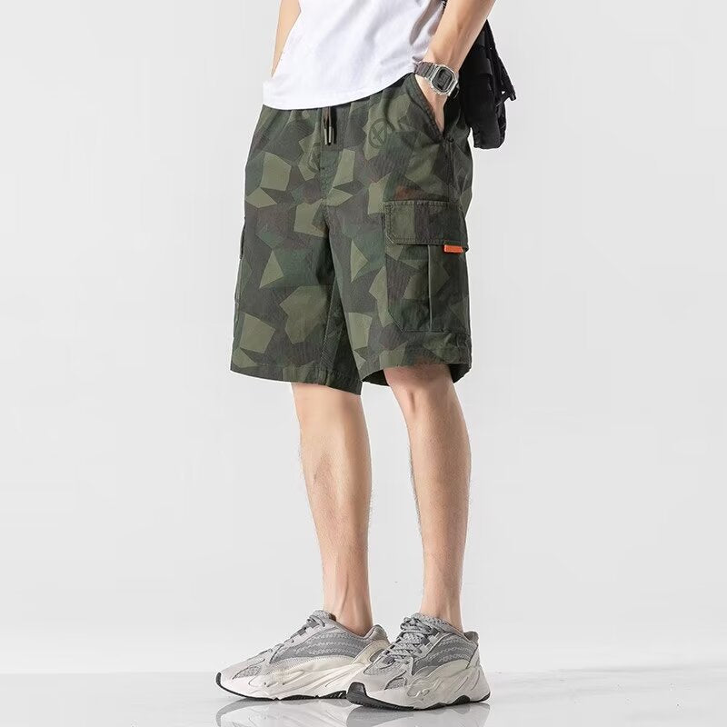 Herren Cargo-Shorts mit multifunktionalen Taschen und moderner Camouflage-Optik Echoarchiv