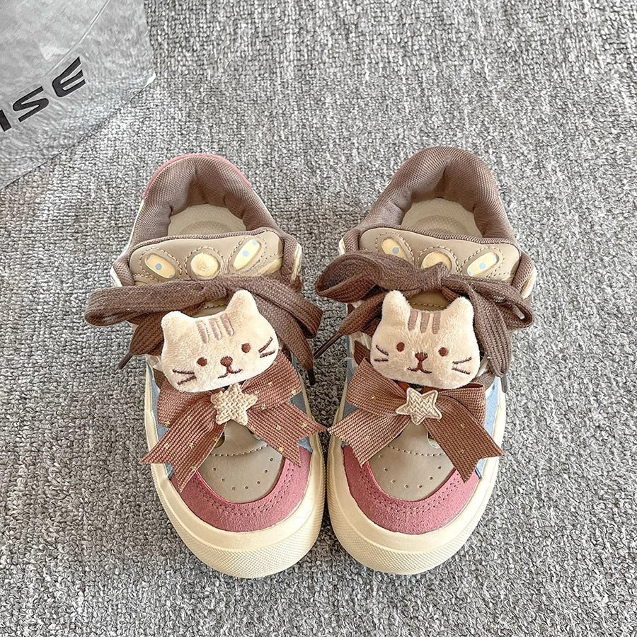 Damen Verspielte Sneakers mit Tiermotiven und dekorativen Schnürsenkeln Echo Archiv