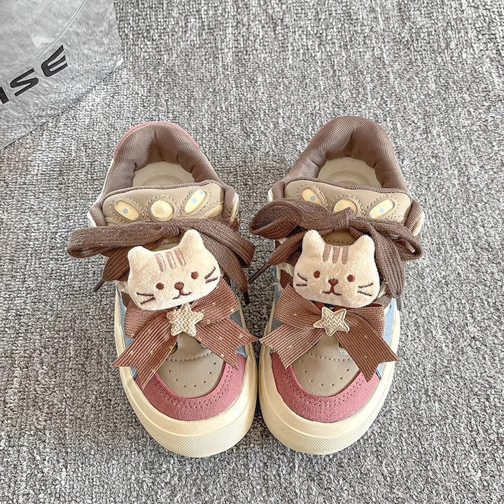 Damen Verspielte Sneakers mit Tiermotiven und dekorativen Schnürsenkeln Echo Archiv