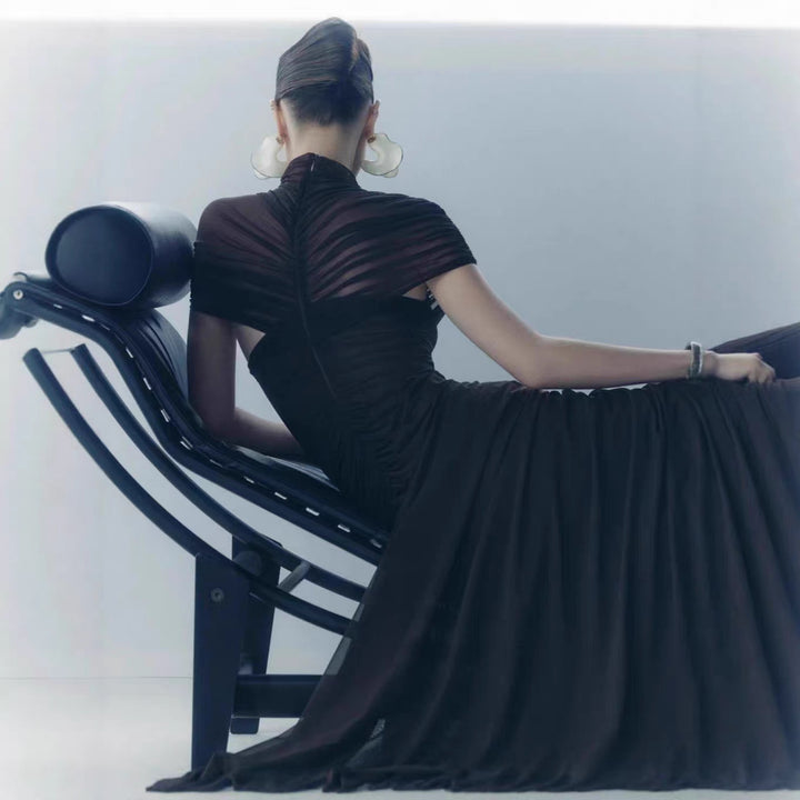 Damen Elegantes Cut-Out Maxikleid mit hochgeschlossenem Design und raffinierten Drapierungen Echo Archiv