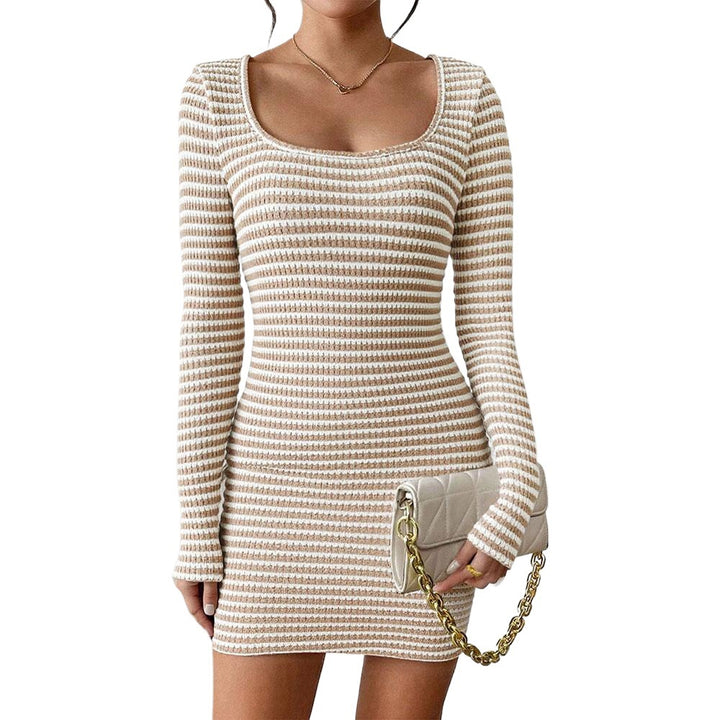Damen figurbetontes Strickminikleid mit U-Ausschnitt, feiner Rippstruktur und langen Ärmeln – Élara