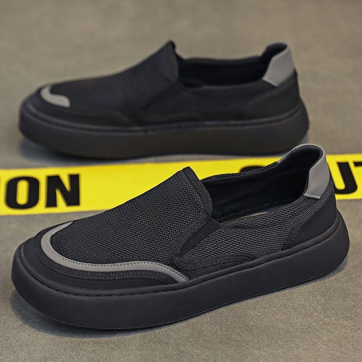 Herren Minimalistischer Strick-Slip-On mit reflektierenden Details und Komfortplateau Echoarhiv