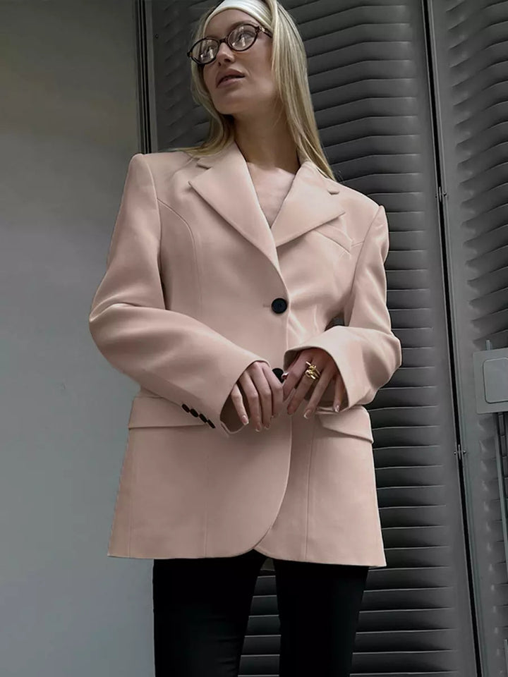 Damen Oversized Longblazer mit betonter Schulterpartie und Pattentaschen – Célinea