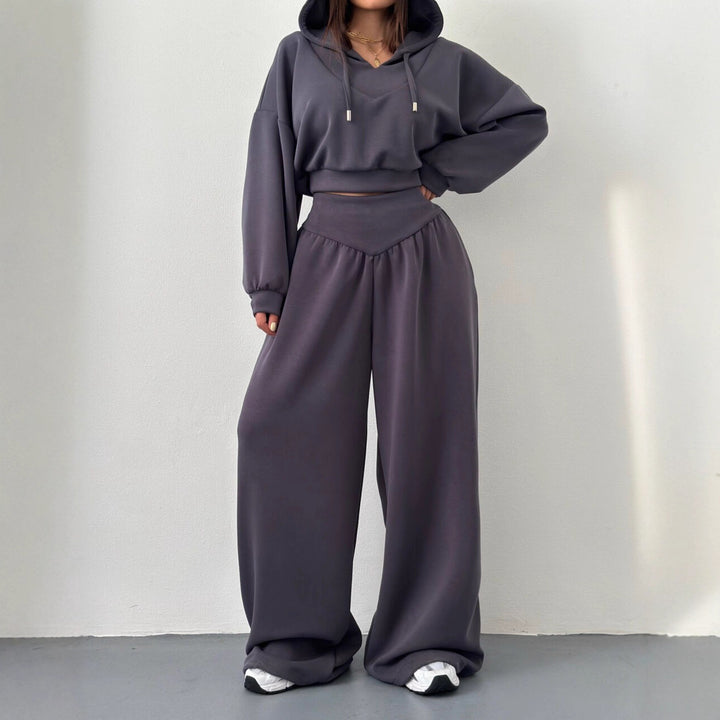 Damen nan luxuriöses Freizeitset Kapuzenpullover mit V-Ausschnittdetail und Culotte mit hoher Taille Echo Archiv