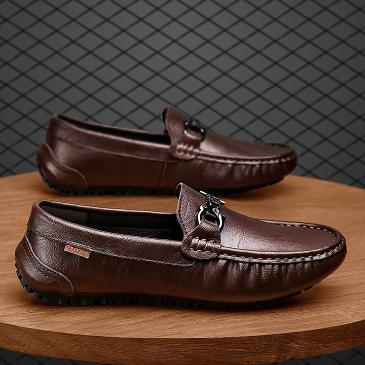 Herren eleganter Mokassin‑Loafer aus softem Kunstleder mit dekorativer Metallschnalle und profilierter Gummilaufsohle Echo Archiv