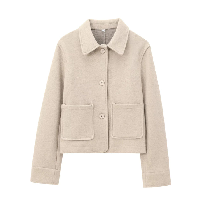 Damen kurze Wolljacke mit Hemdkragen, aufgesetzten Taschen und cleaner Boxy-Silhouette – Célinea