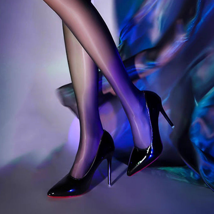 Damen Lack-Pumps mit spitzer Kappe, schmalem Stiletto und goldener Absatzapplikation – Lioré