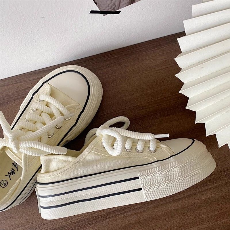 Damen Plateau-Sneaker mit elastischen Schnürsenkeln und robustem Profil Echo Archiv