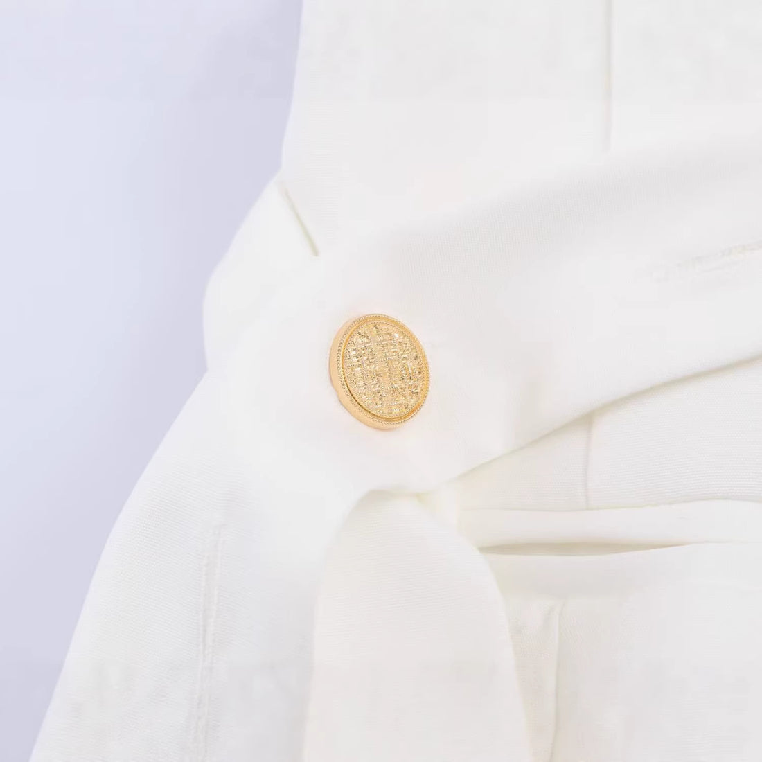 Damen Langline-Blazer mit goldbestickten Schultern und Bindegürtel Echoarchiv