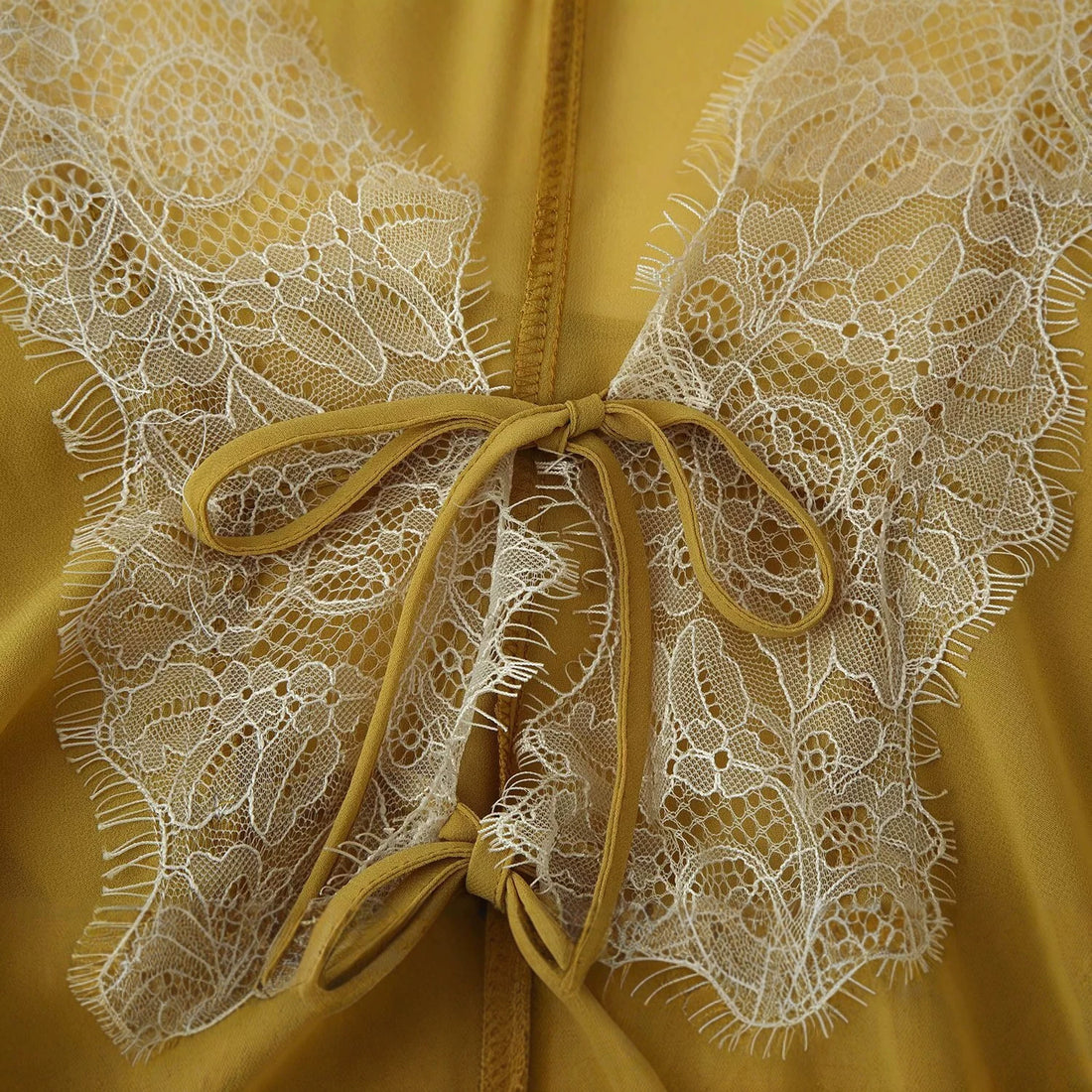 Damen Leichter Chiffon-Kimono mit Spitzenbesatz und Bindeband Echoarchiv