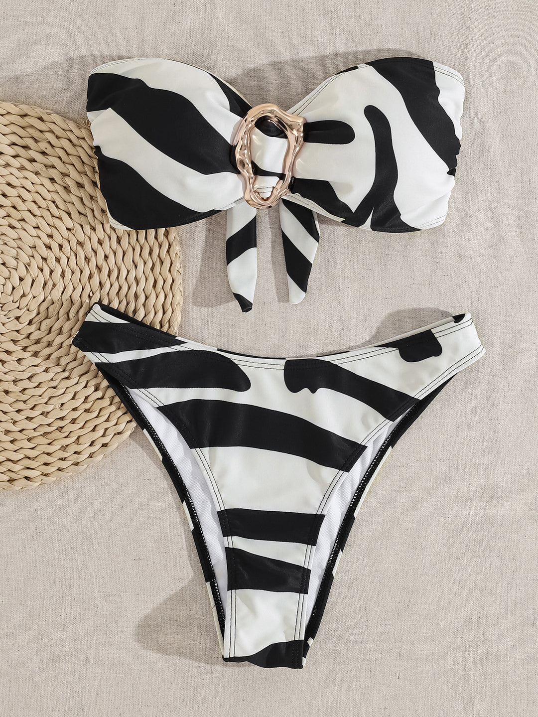 Damen Bandeau-Bikini mit elegantem Verschluss und modischem Design Echo Archiv