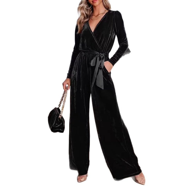 Damen Samt‑Jumpsuit mit Wickel‑V‑Ausschnitt, weitem Bein und Taillengürtel – Solévia