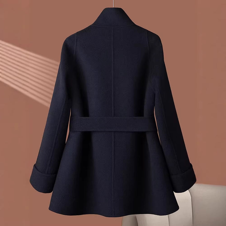 Damen Eleganter und klassischer Trenchcoat Echoarchiv