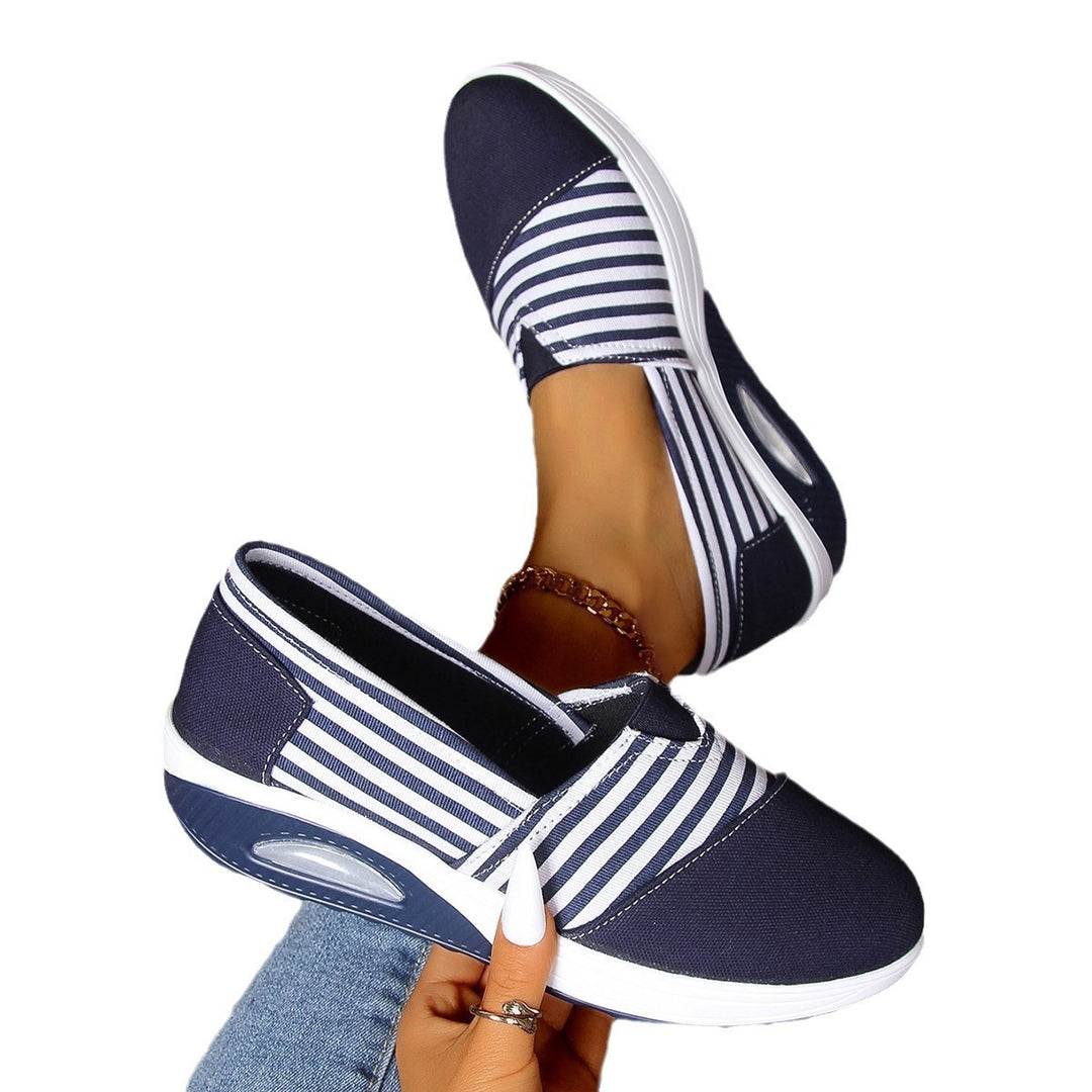 Damen Leichte Slip-On Sneakers mit Keilabsatz und gepolsterter Komfortsohle – Névara