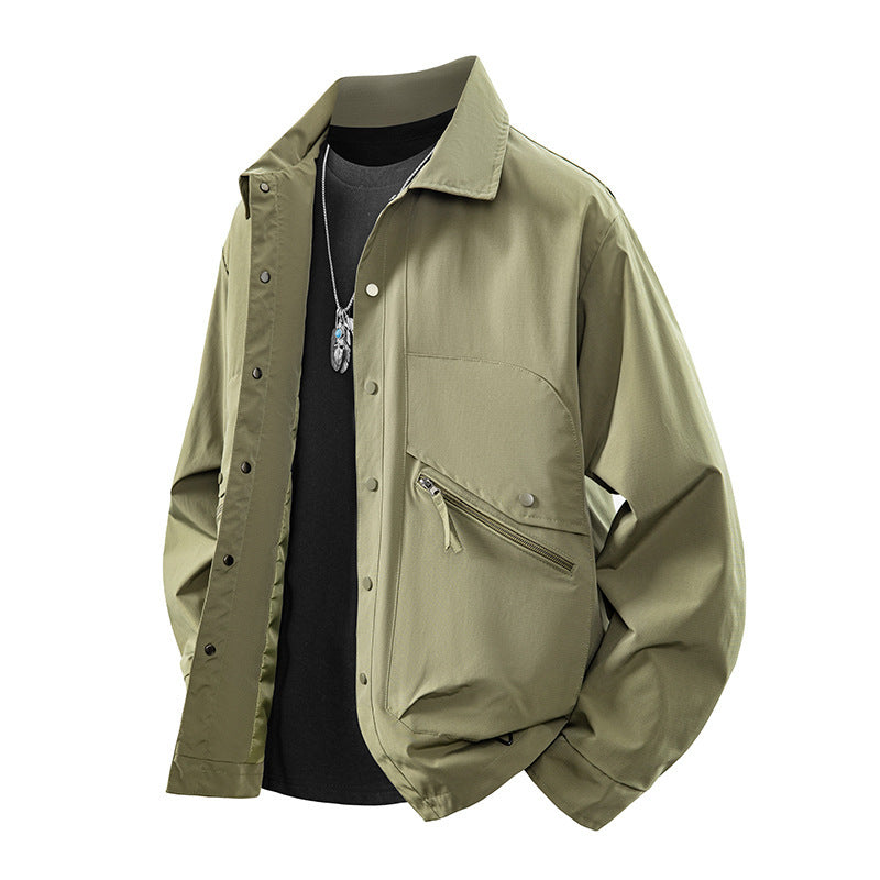 Herren Overshirt-Coachjacke im Urban-Utility-Stil mit Druckknopfleiste und schräger Reißverschlusstasche Echo Archiv
