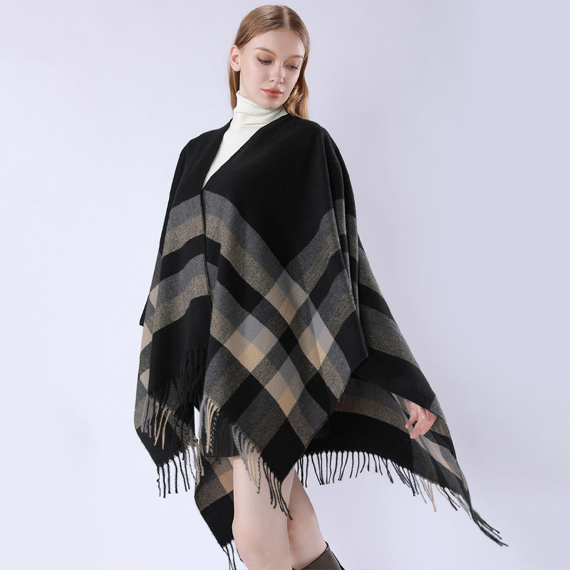 Damen Wollmix-Capeponcho im Oversize-Kimono mit Karomuster und Fransensaum – Montévia